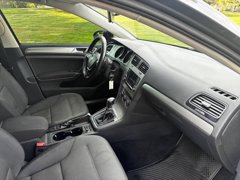 2017 Volkswagen Golf TSI S