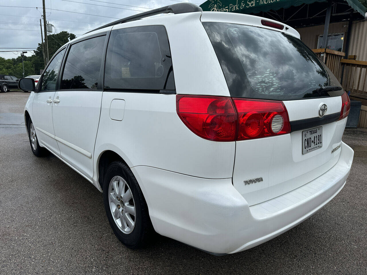 Off white 2006 Toyota Sienna CE 7 Passenger CE 7-Passenger 4dr Mini-Van 2