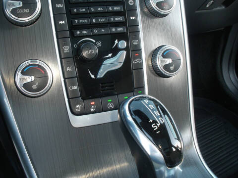 2016 Volvo XC60 T6 Drive-E Platinum