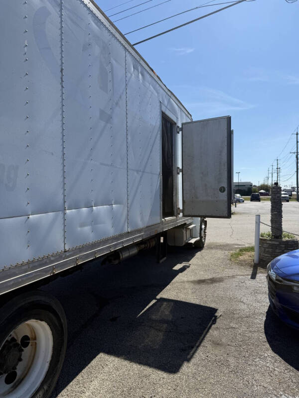 2012 Freightliner M2 106