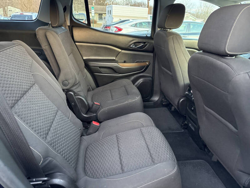 2017 GMC Acadia SLE-2