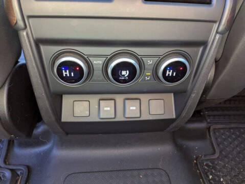 2023 Land Rover Defender 130 X-Dynamic SE