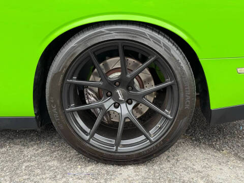 2017 Dodge Challenger 392 HEMI Scat Pack Shaker