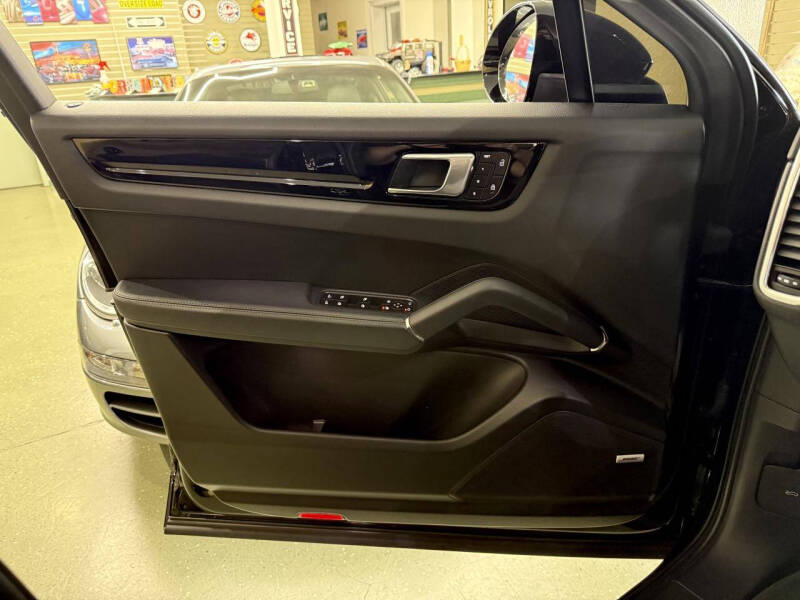 2023 Porsche Cayenne Coupe