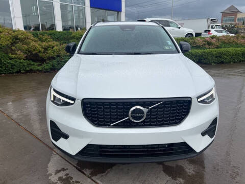 2026 Volvo XC40 B5 Core