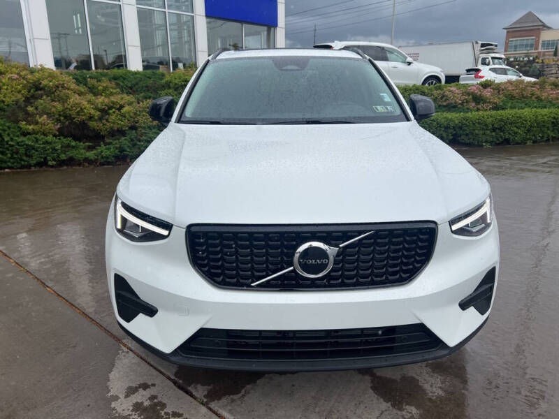 2026 Volvo XC40 B5 Core