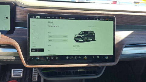 2024 Rivian R1S Adventure