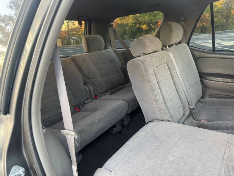 2005 Toyota Sequoia SR5