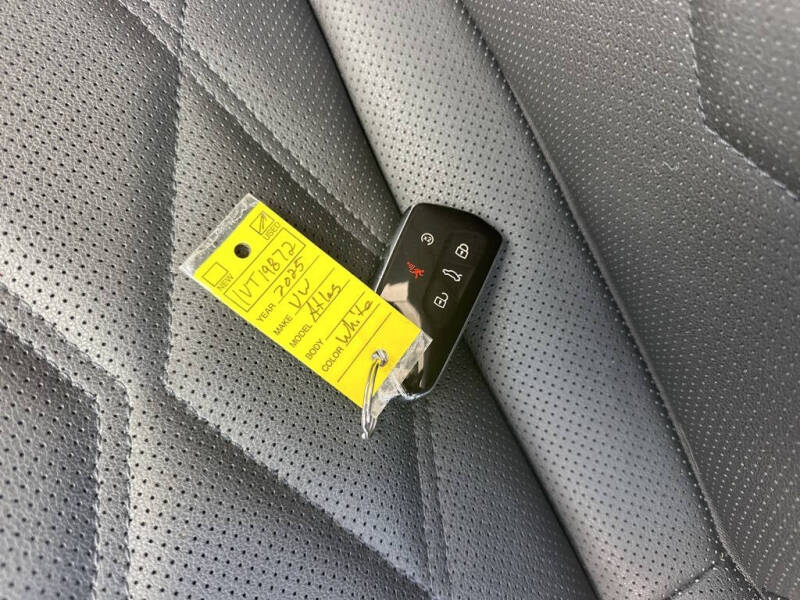 2025 Volkswagen Atlas Cross Sport SE