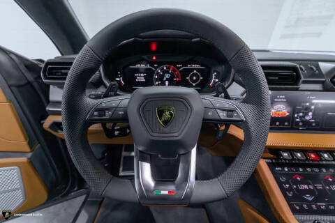 2025 Lamborghini Urus SE
