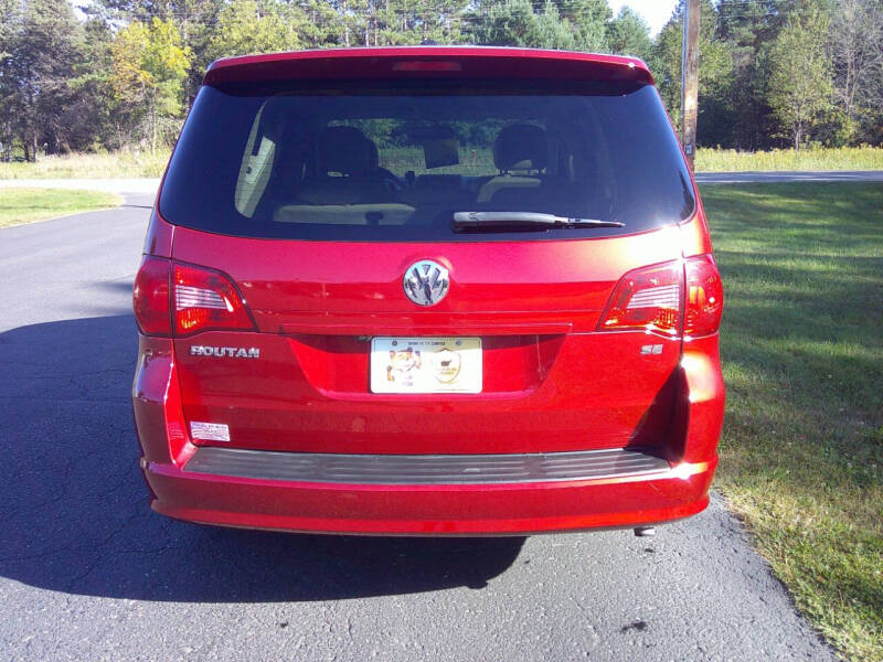 2010 Volkswagen Routan SE photo 7