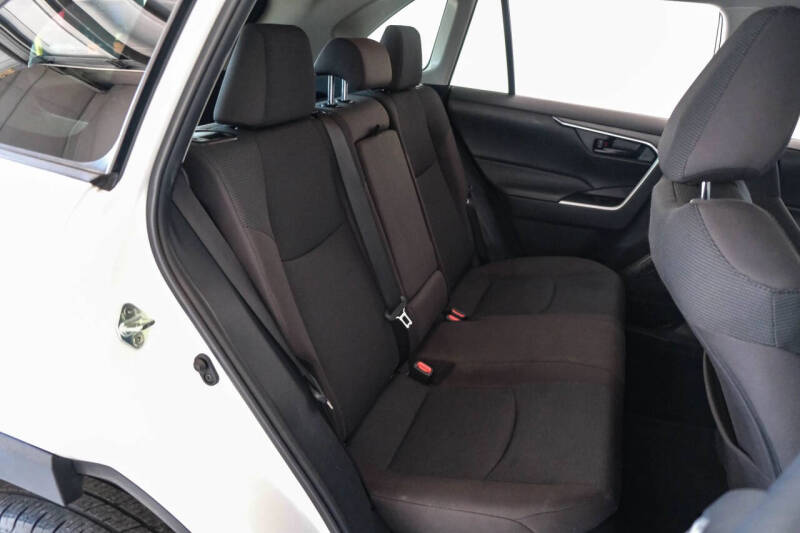 2020 Toyota RAV4 Hybrid LE