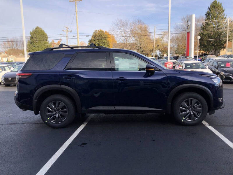 2025 Nissan Pathfinder SV