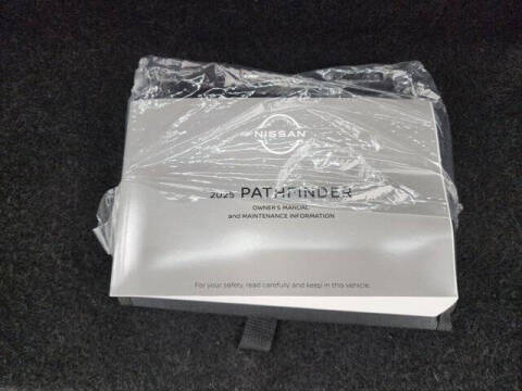 2025 Nissan Pathfinder SV