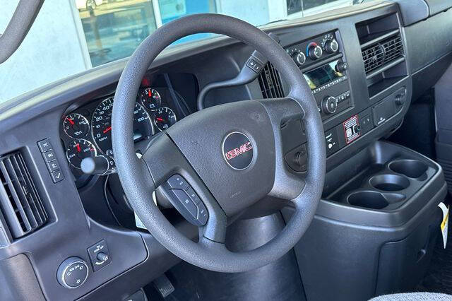 2026 GMC Savana 2500