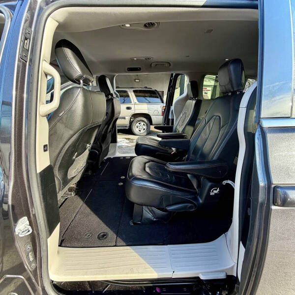 2017 Chrysler Pacifica Touring-L