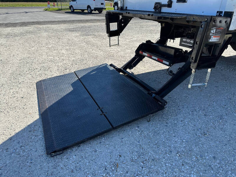 2022 Freightliner M2 106