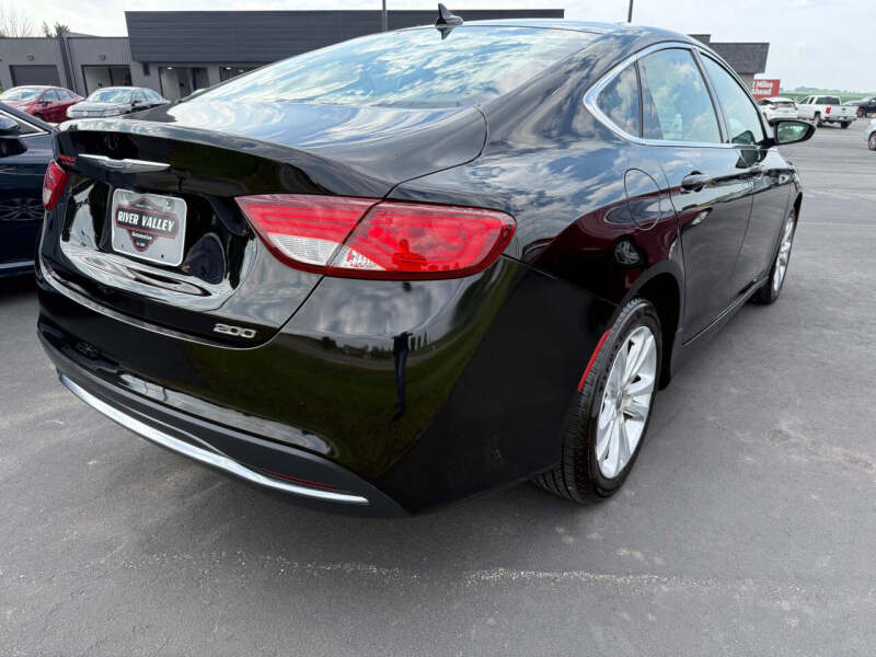 2016 Chrysler 200 Limited Platinum