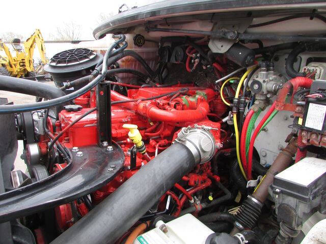 2017 Freightliner M2 106