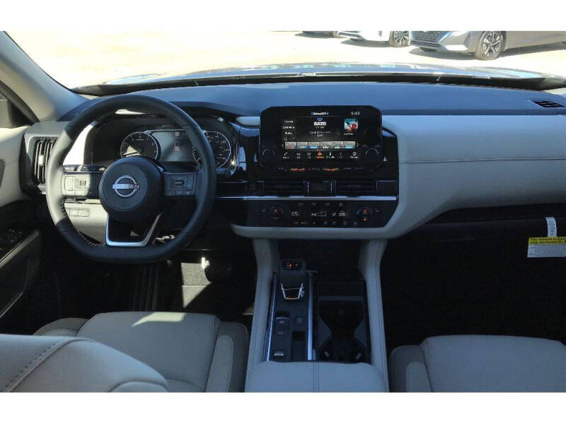 2025 Nissan Pathfinder SL