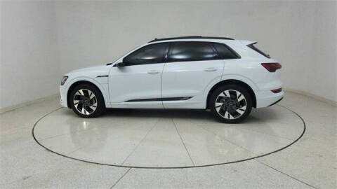 2022 Audi e-tron quattro Premium