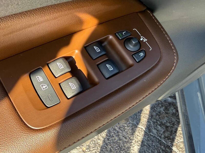 2024 Volvo S60 B5 Ultimate Dark Theme