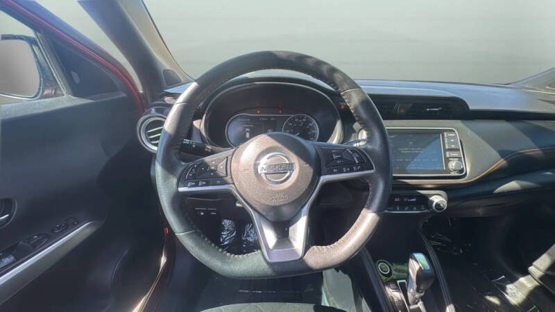 2020 Nissan Kicks SR