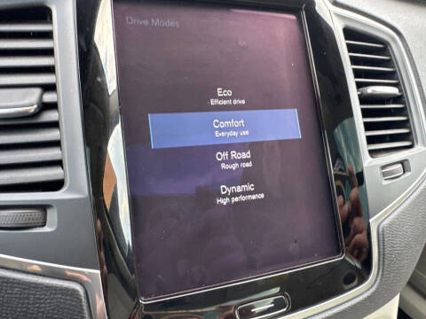 2016 Volvo XC90 T5 Momentum