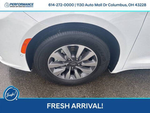 2025 Chrysler Pacifica Plug-In Hybrid Select