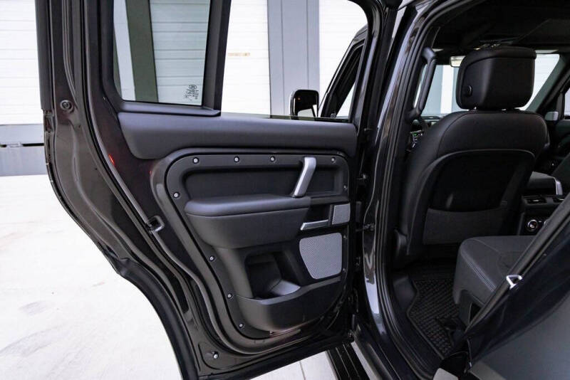 2024 Land Rover Defender 130 V8 P500