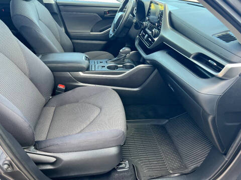 2021 Toyota Highlander LE