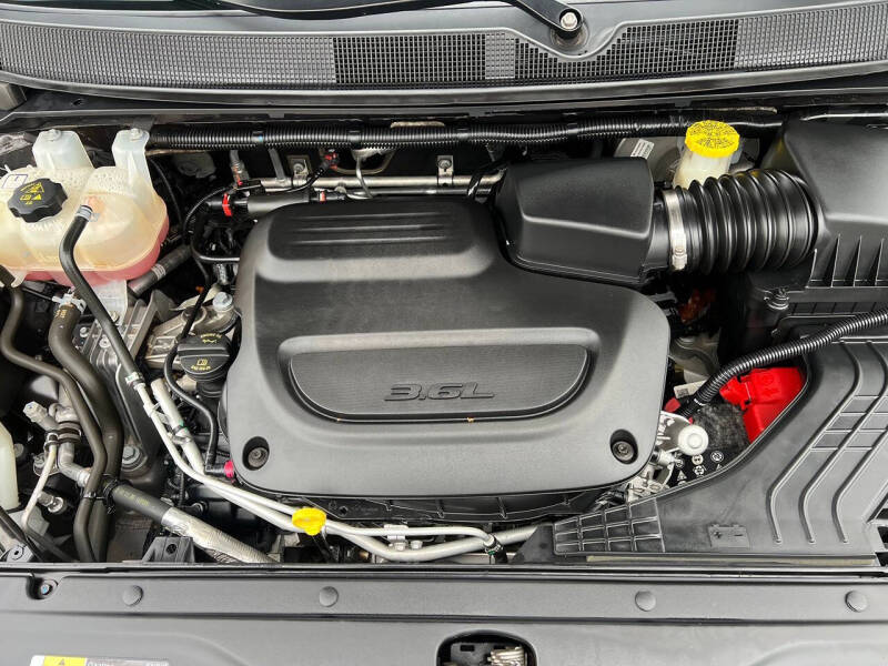 2021 Chrysler Voyager L