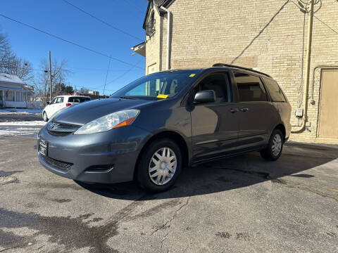 2008 Toyota Sienna for sale at Strong Automotive in Watertown WI