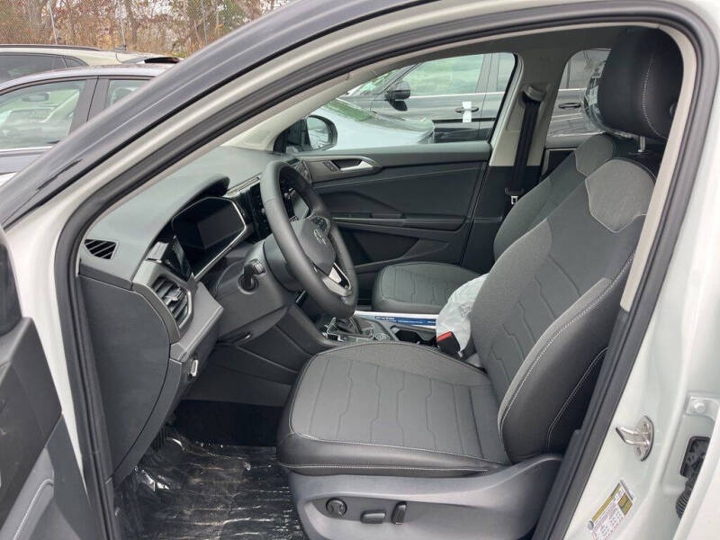 2025 Volkswagen Taos SE Black 4Motion