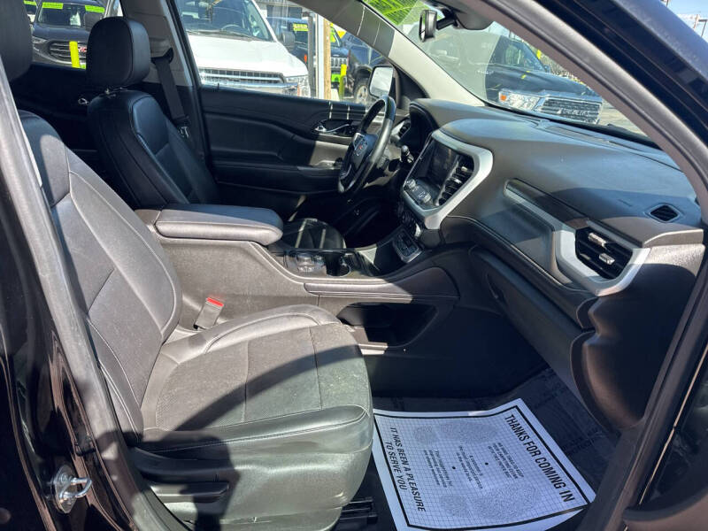 2023 GMC Acadia SLT