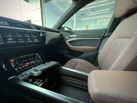 2023 Audi e-tron quattro Premium Plus