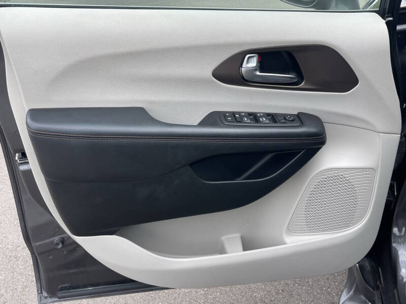 2019 Chrysler Pacifica Touring L