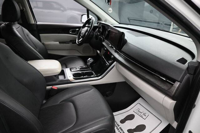 2024 Kia Carnival EX