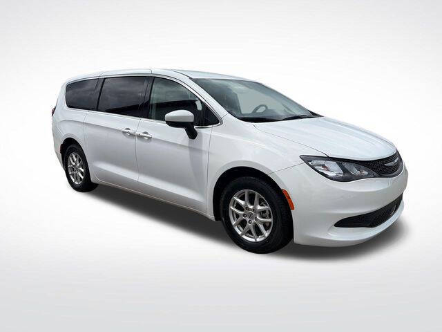 2022 Chrysler Voyager LX