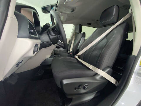 2024 Chrysler Voyager LX