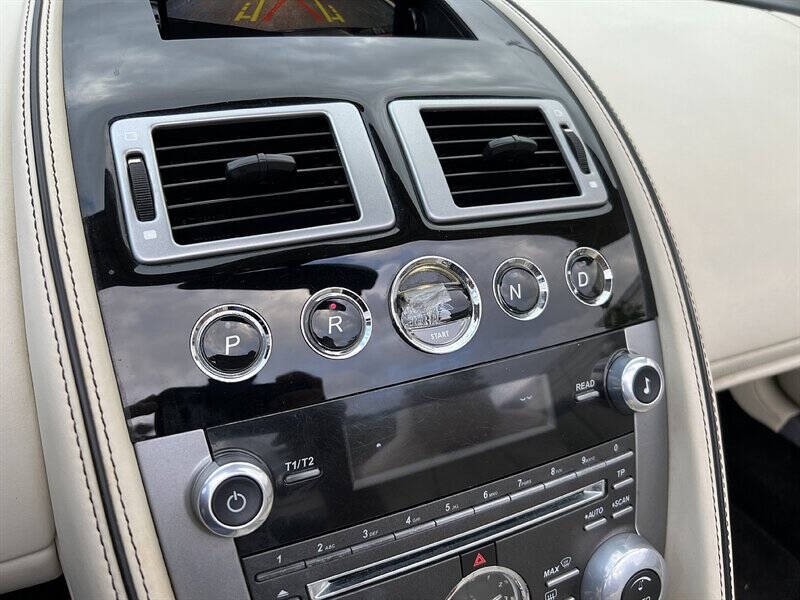 2014 Aston Martin DB9 32