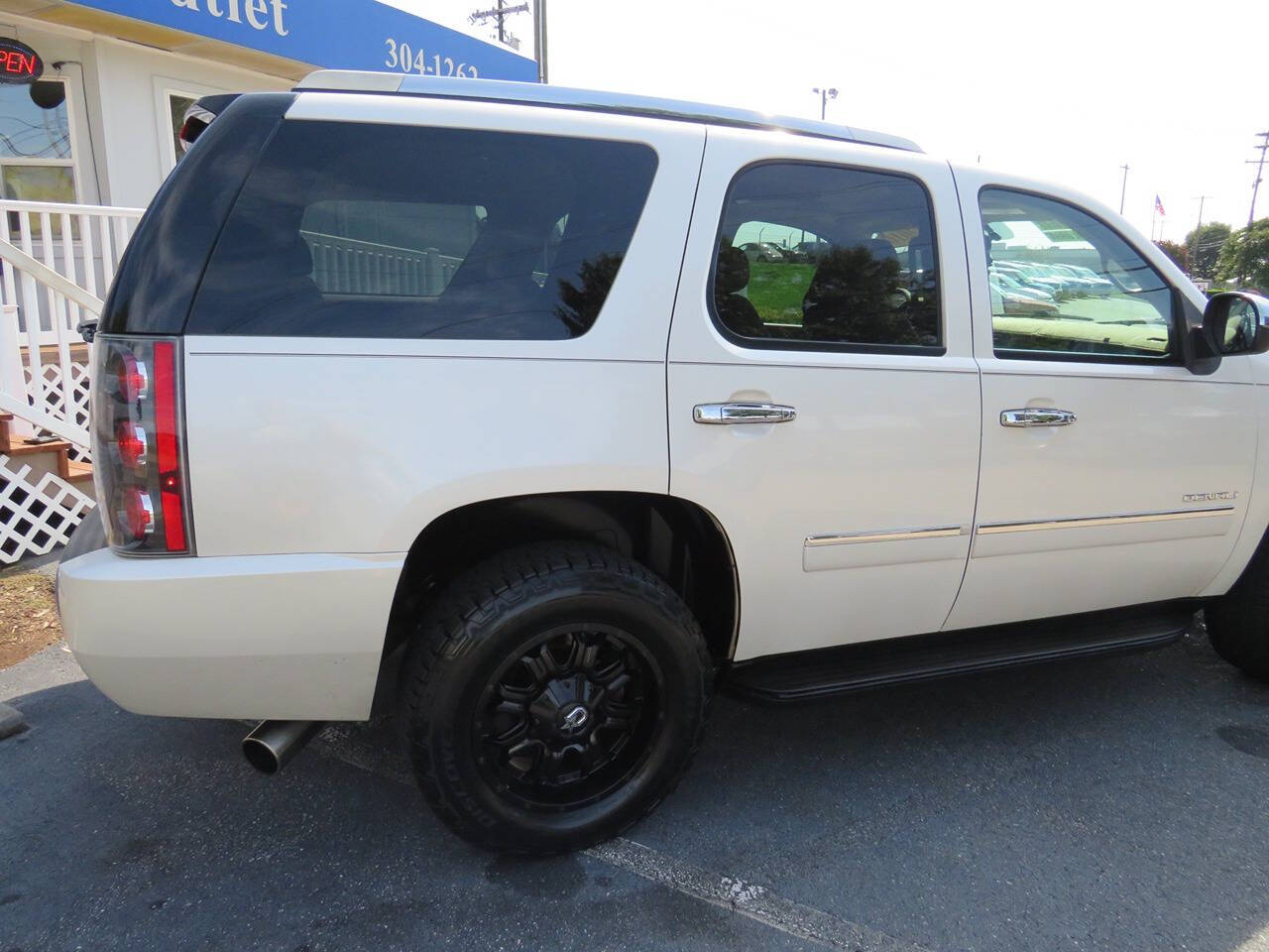 2010 GMC Yukon for sale at Colbert's Auto Outlet in Hickory, NC