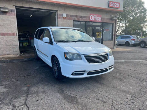 2014 Chrysler Town and Country for sale at KING AUTO SALES  II in Detroit MI