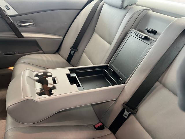 2004 BMW 5 Series 525i