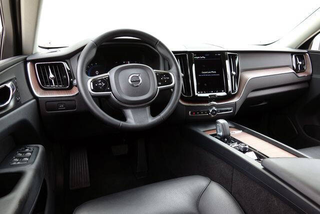 2023 Volvo XC60 B5 Plus Dark Theme