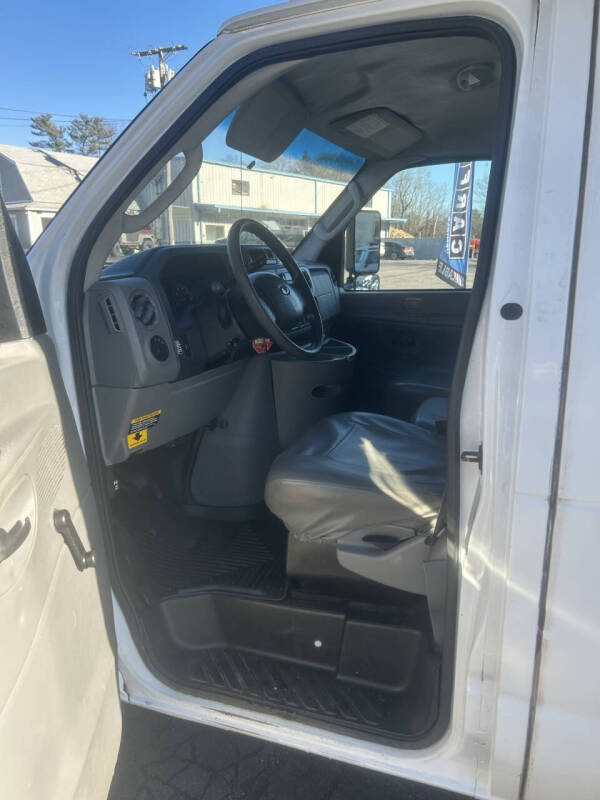 2010 Ford E-Series E-450 SD