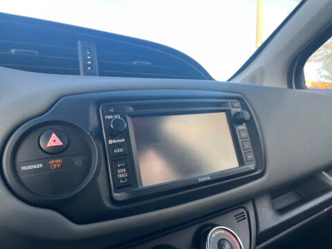 2017 Toyota Yaris 5-Door LE