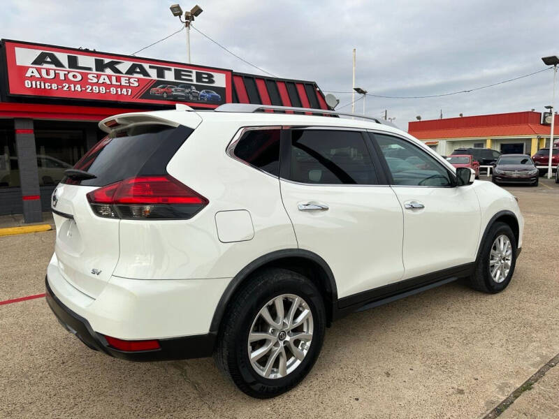 2017 Nissan Rogue SV photo 4