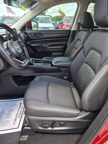 2024 Nissan Pathfinder SV