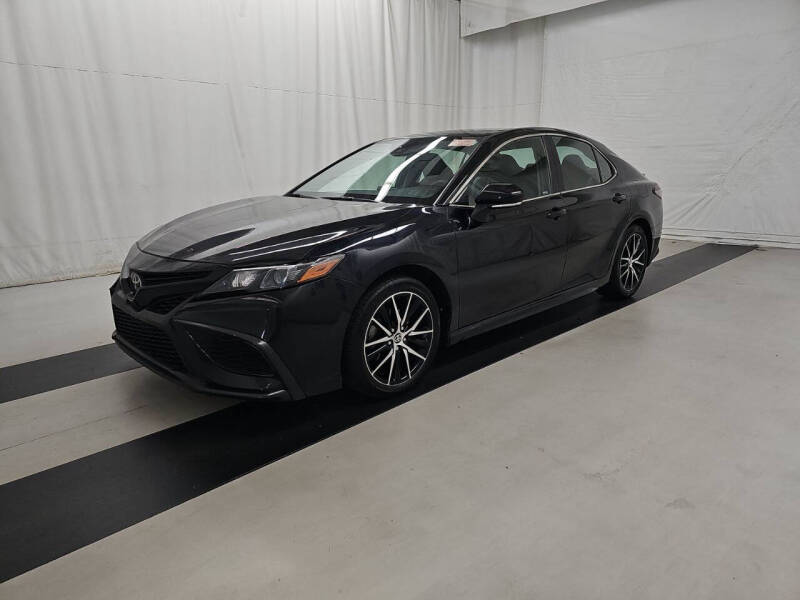 2023 Toyota Camry SE's photo